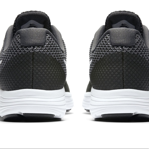 Nike Revolution 3 - Picture 2 of 5
